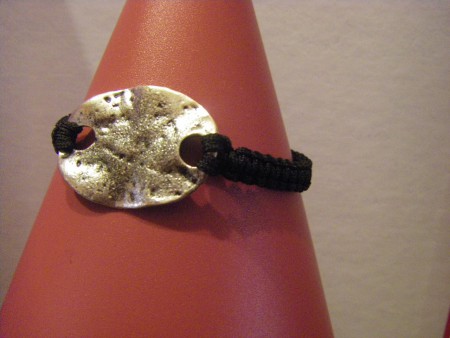 μακραμέ με μεταλλικό στοιχείο