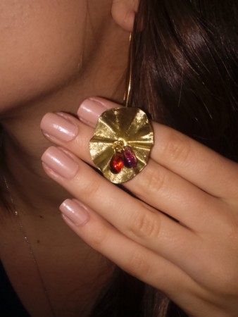 σκουλαρίκια με φύλλο ορείχαλκου και κρυστάλλινο δάκρυ