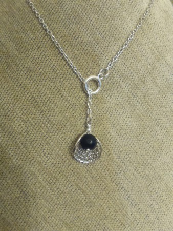 κρεμαστό με αλυσίδα ,μεταλλικά στοιχεία και πέτρα αιματίτη