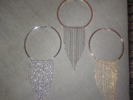 ιδιαίτερα κρεμαστά σε σταθερή βάση με αλυσίδα σε τρία διαφορετικά χρώματα (ασημί,χάλκινο και χρυσό)