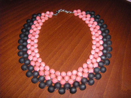 κρεμαστό (περιδέραιο) με γυάλινες ροζ και γκρι χάντρες 