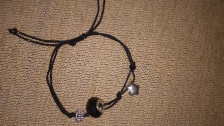 βραχιόλι- γούρι με μεταλλικά στοιχεία