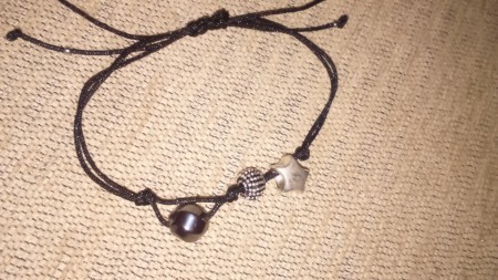 βραχιόλι γούρι με μαύρα και ασημί στοιχεία